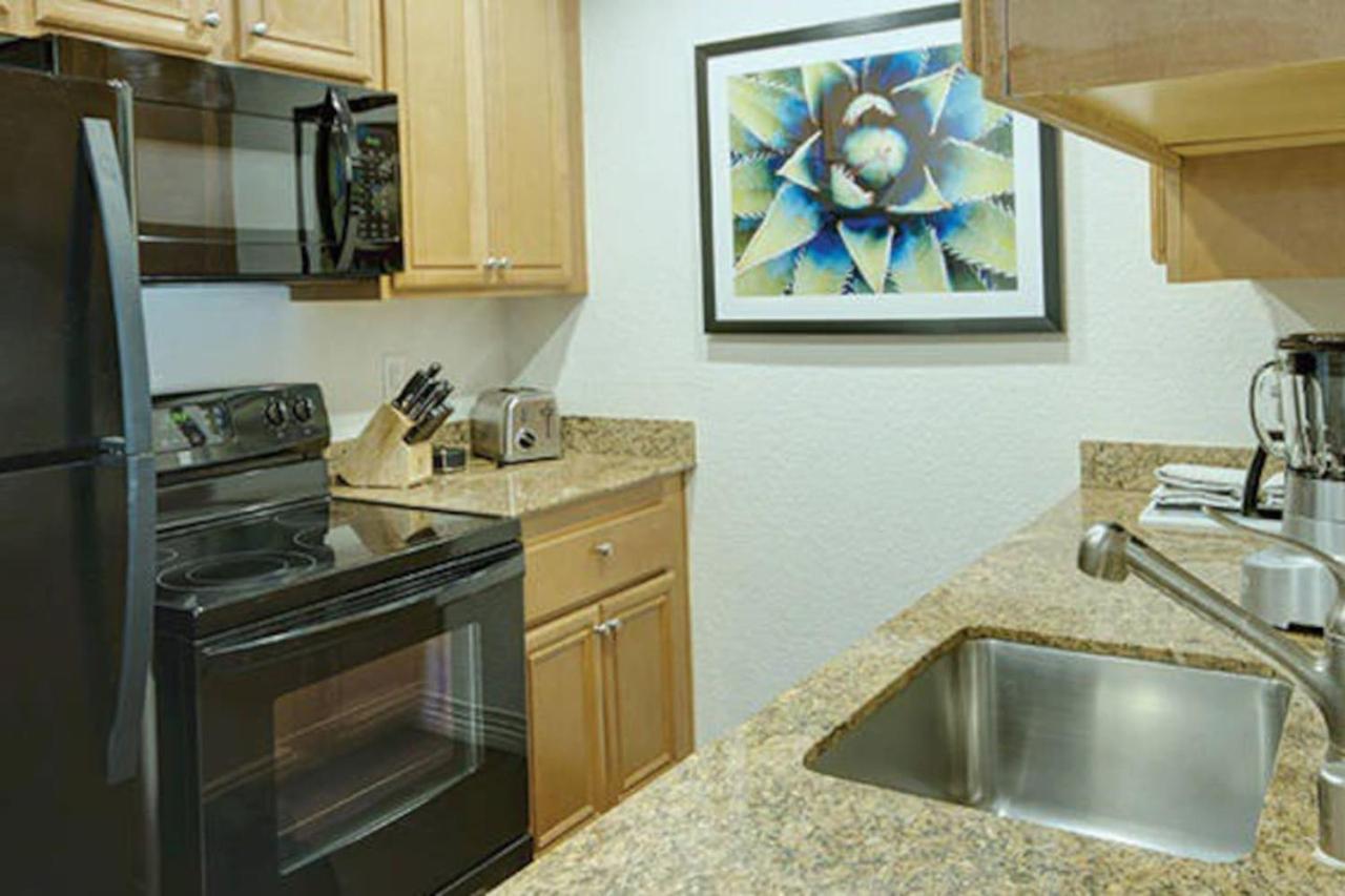 Beautiful In Desert Rose - 2bd Sleeps Holiday home Las Vegas