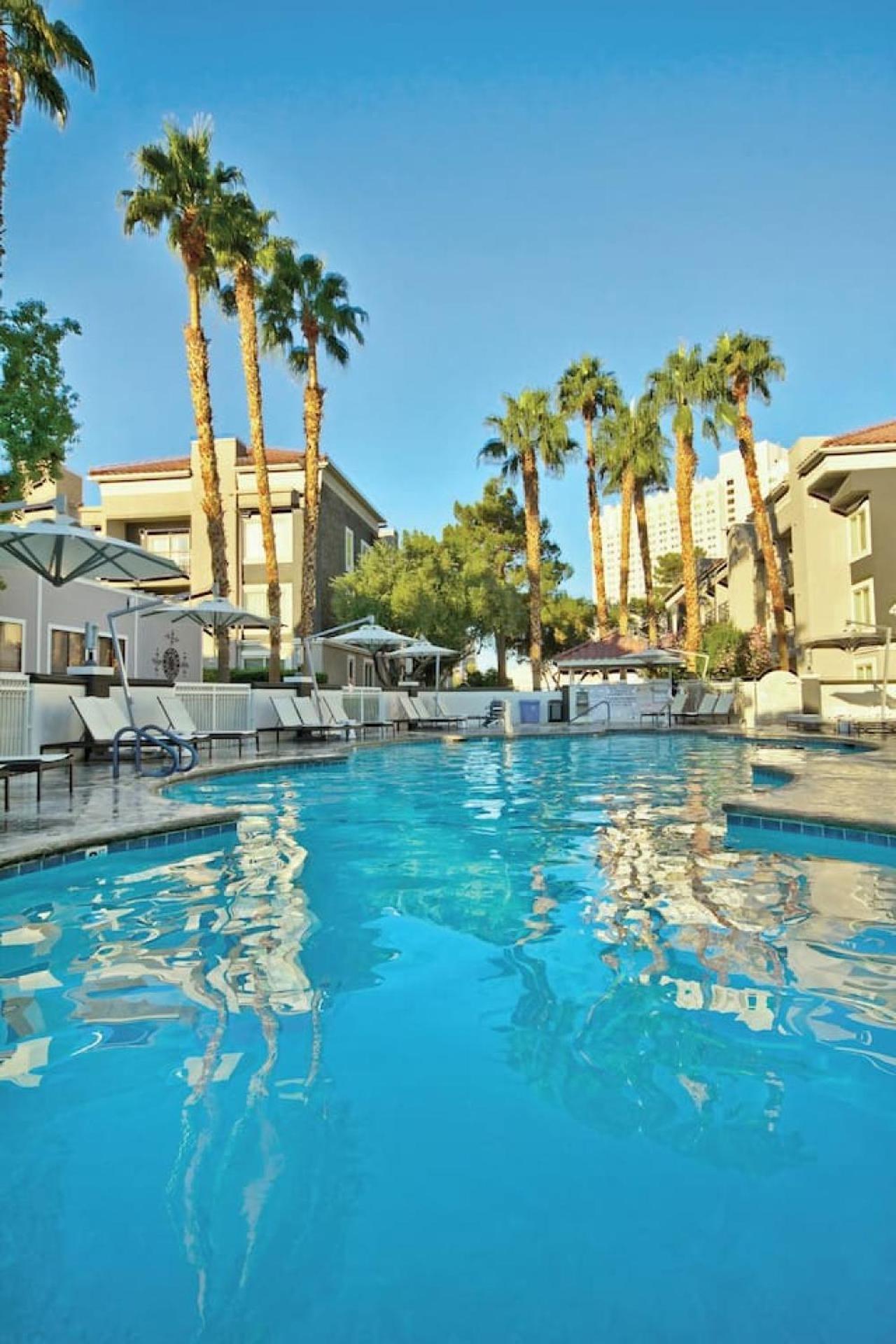 Beautiful In Desert Rose - 2bd Sleeps Holiday home *