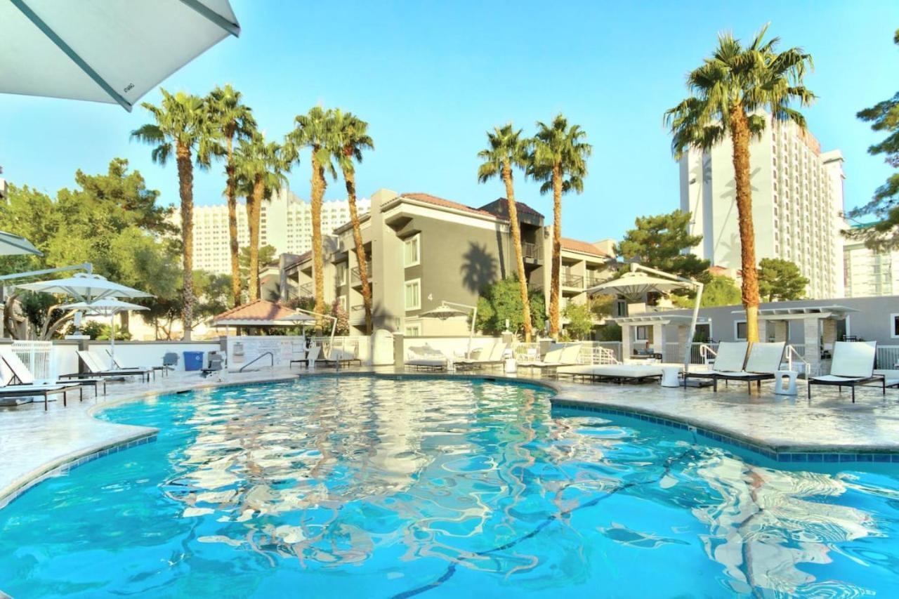 Beautiful In Desert Rose - 1bd Sleeps Holiday home