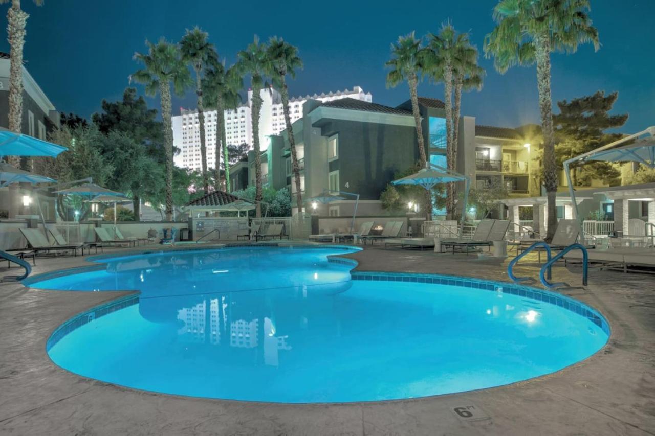 Beautiful In Desert Rose - 1bd Sleeps Holiday home Las Vegas