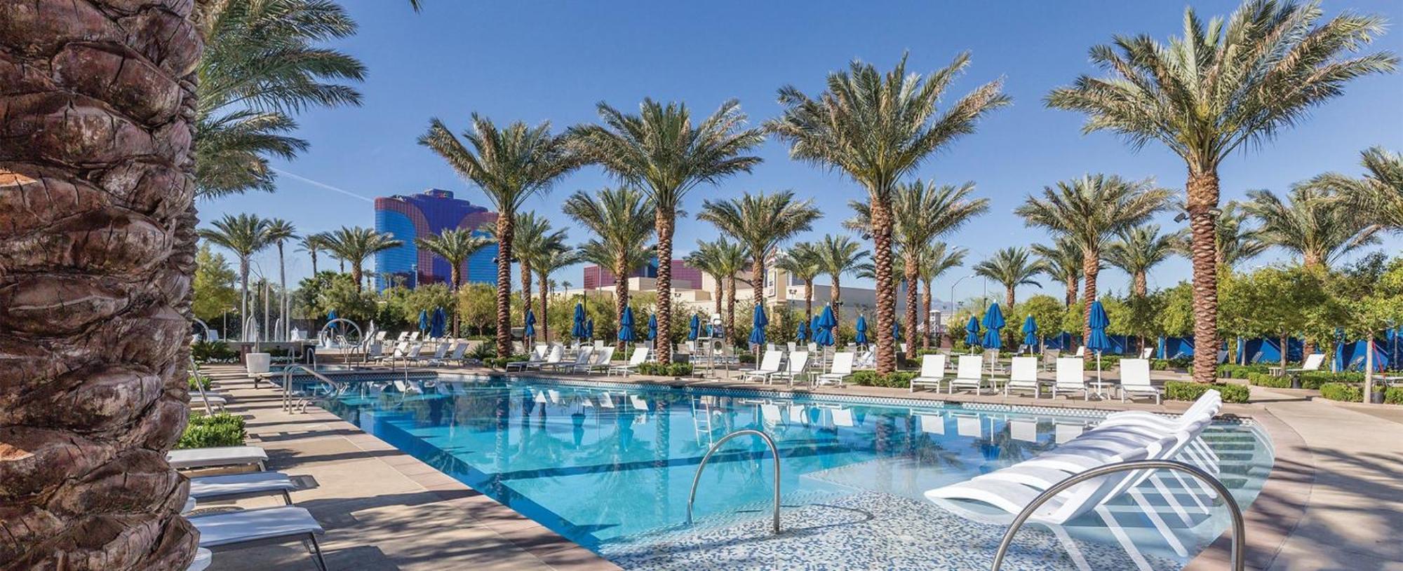 Beautiful In Desert Blue 2bd Deluxe Near The Strip Holiday home Las Vegas