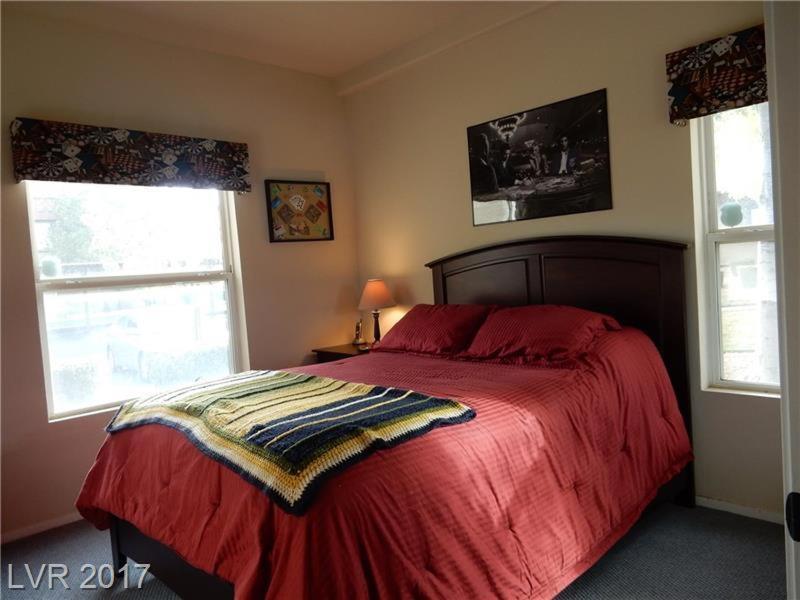 Homestay Southwest Retreat - Stylish With Queen Bed, Fast Wi-fi & More!