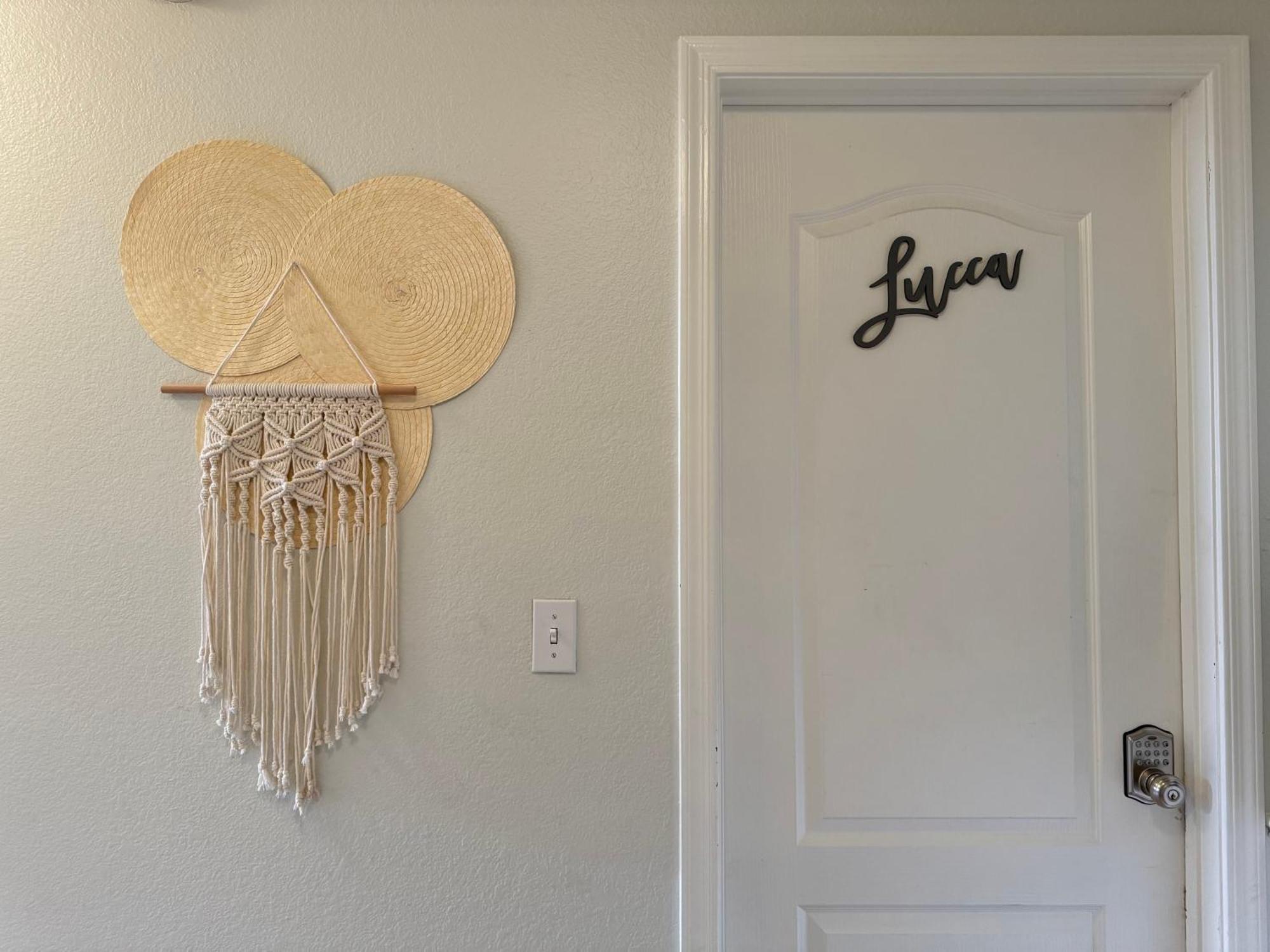 Boho Haus - Three Bedrooms House In Vegas