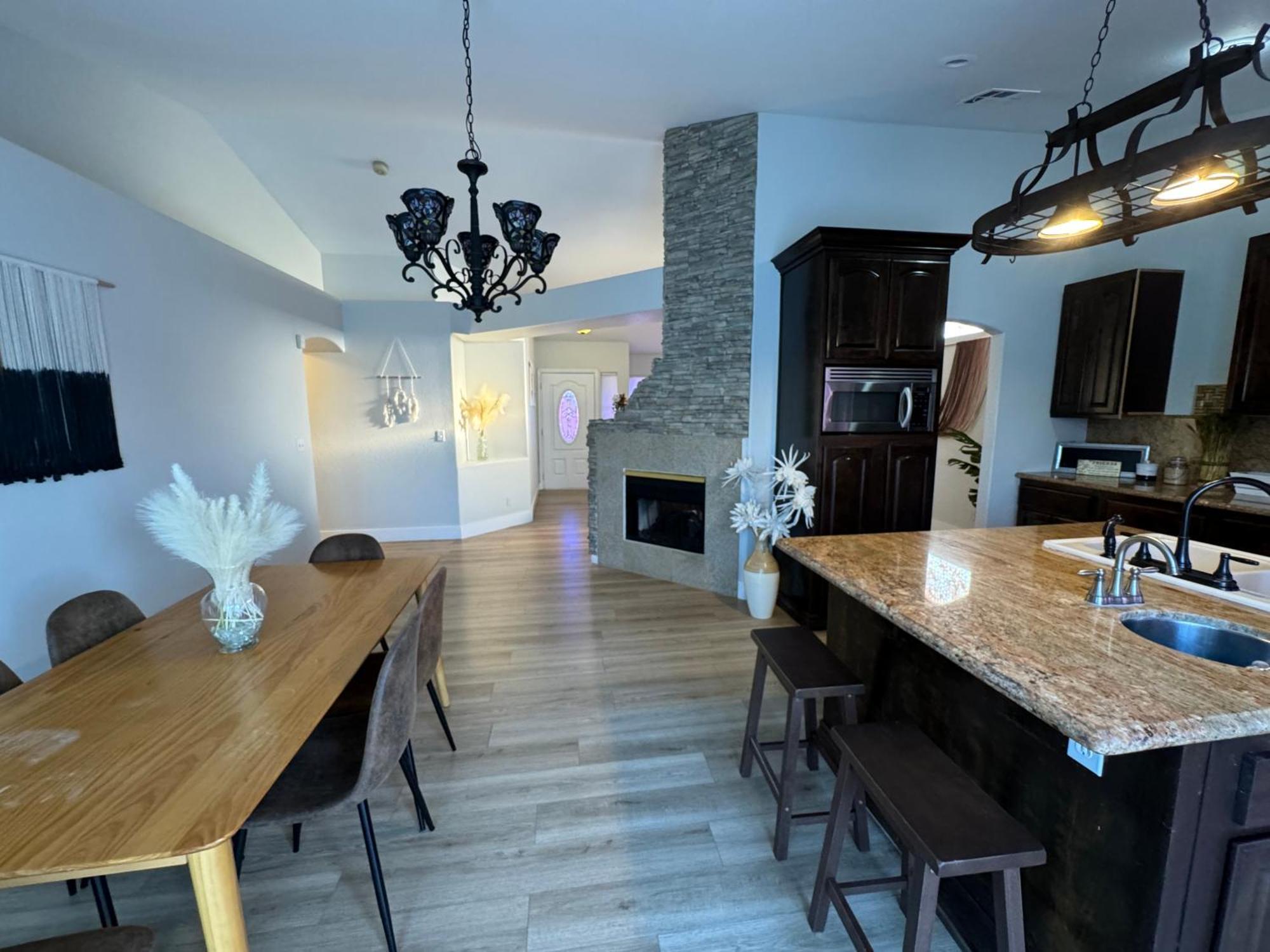 Boho Haus - Three Bedrooms House In Vegas *