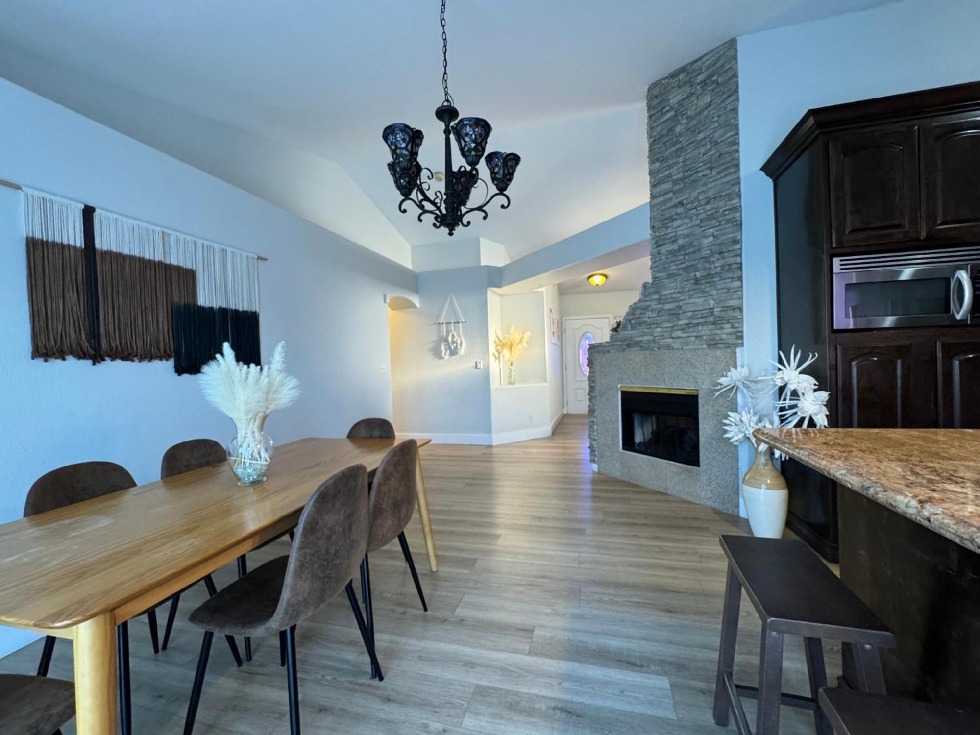 Boho Haus - Three Bedrooms House In Vegas Holiday home *