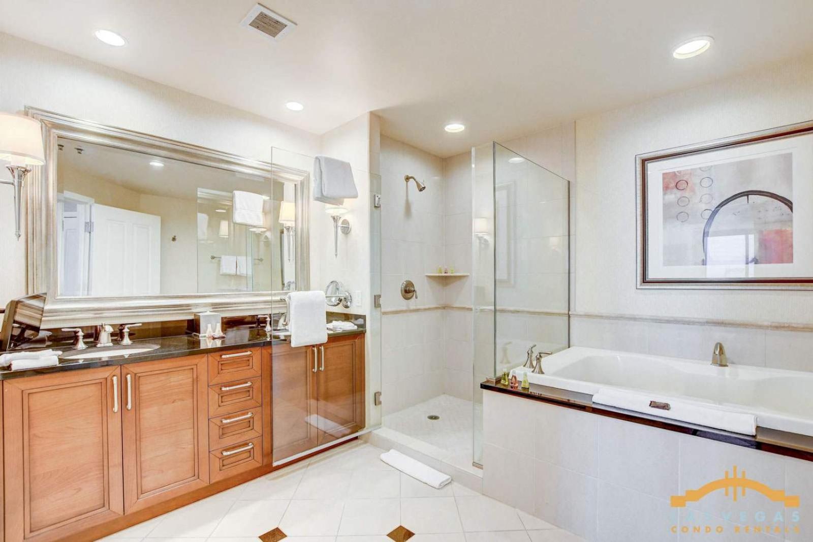 Mgm Signature-22-711 Strip View Jacuzzi
