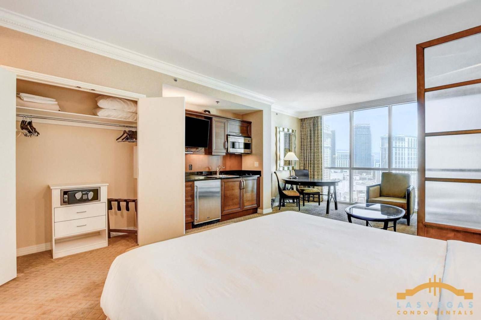 Mgm Signature-22-711 Strip View Jacuzzi *