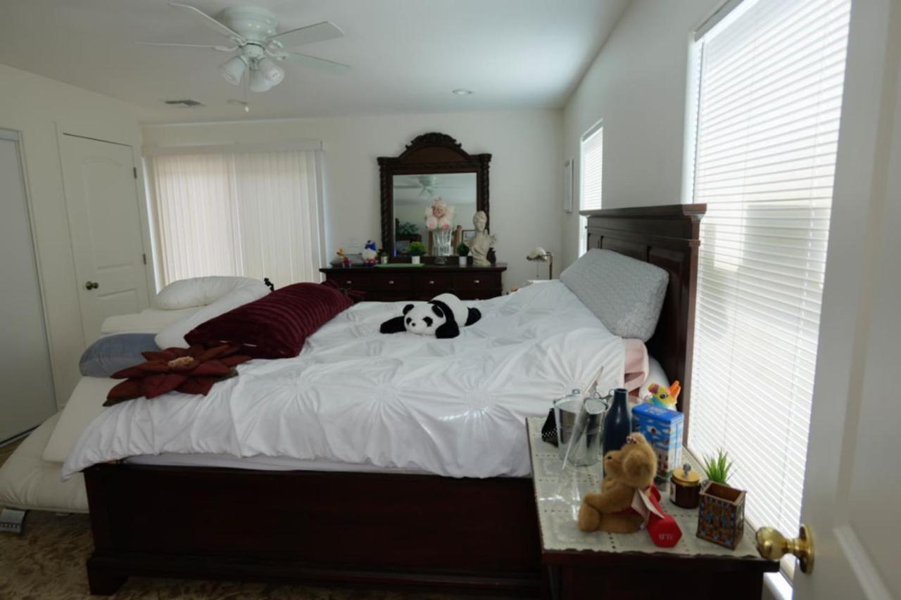 Holiday home 327 7 Bedroom With Fenced Yard *