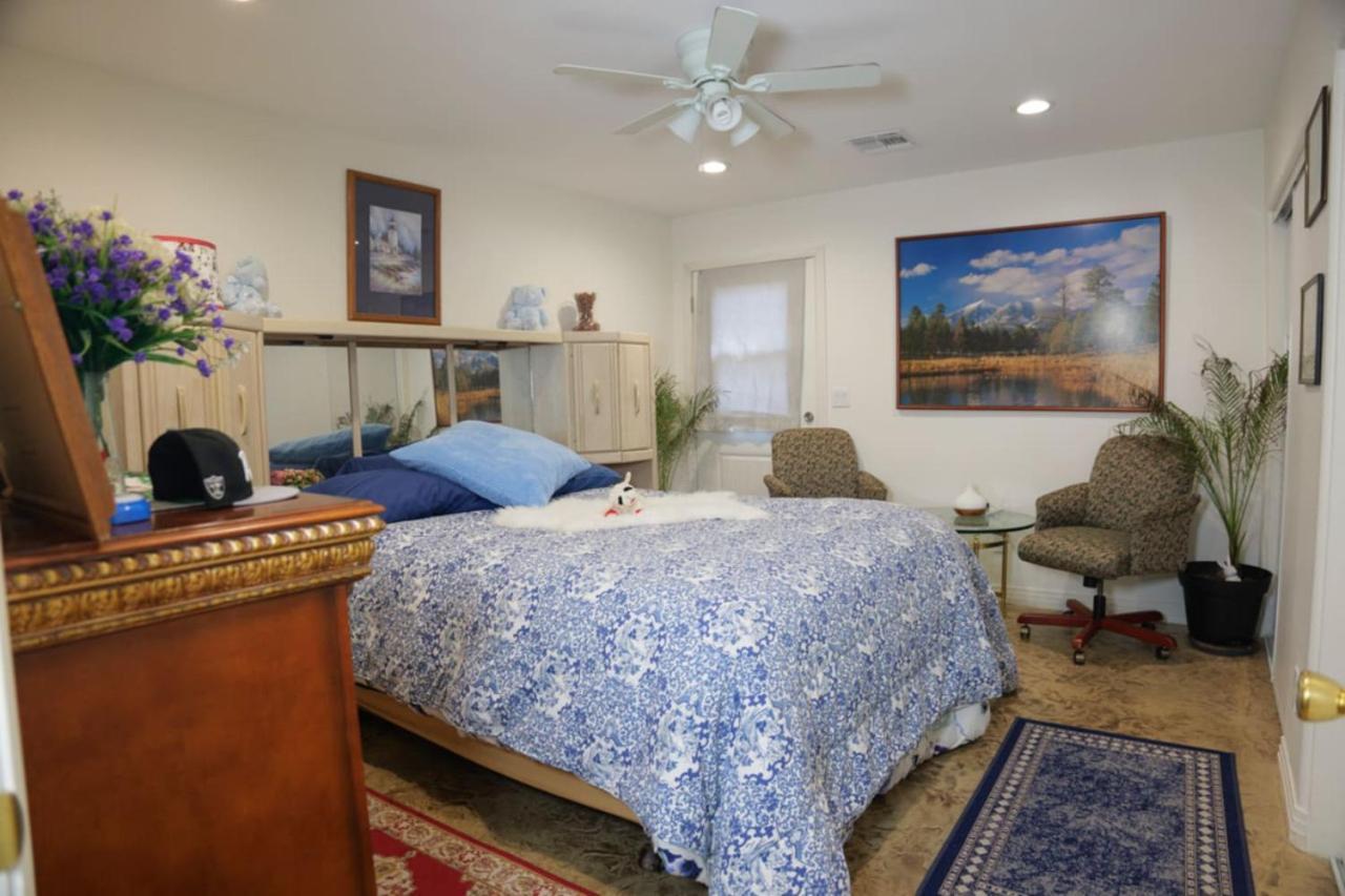 327 7 Bedroom With Fenced Yard *