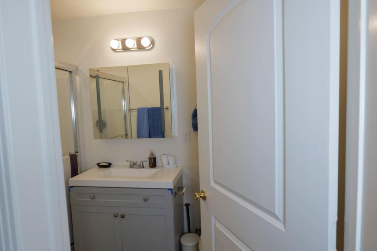 Holiday home 327 7 Bedroom With Fenced Yard *