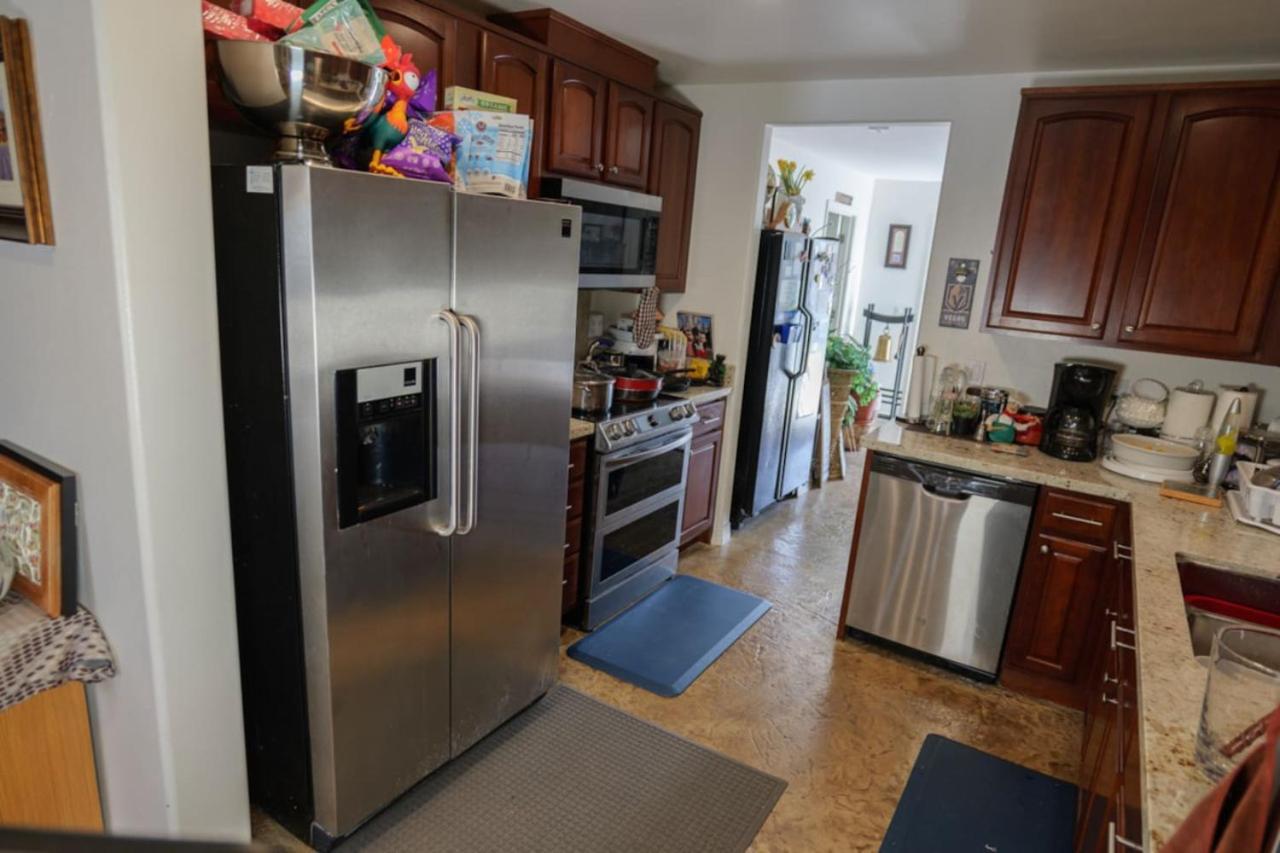 327 7 Bedroom With Fenced Yard *