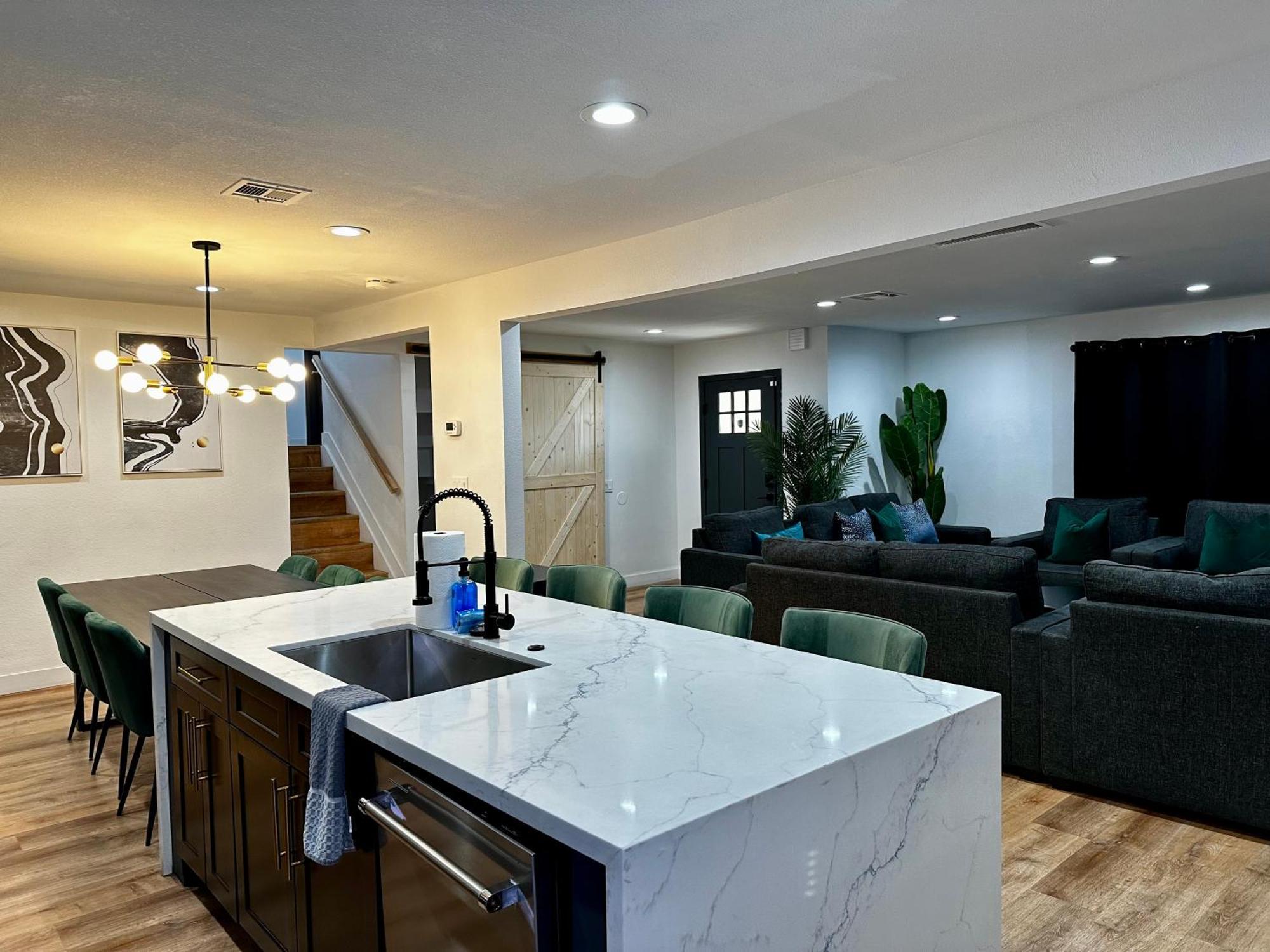 The Peacock - 8 Bdr 4 Bth 14 Bds Villa Las Vegas