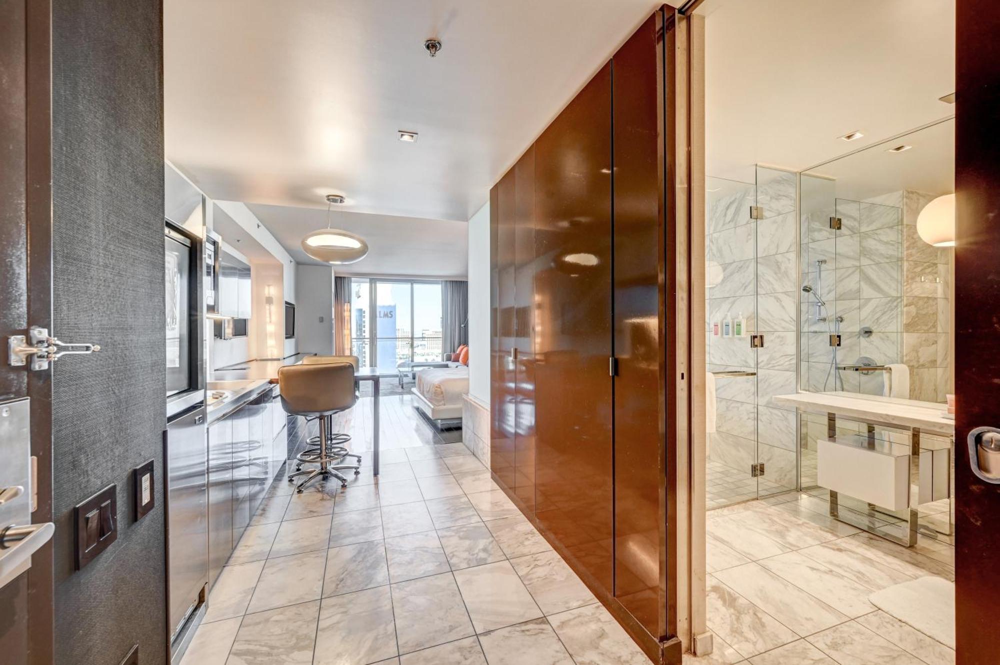 Hi-rise Private Balcony & Strip Views Las Vegas