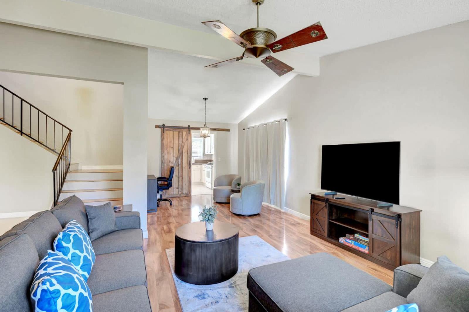 Bright Fun Spacious With Pool Las Vegas