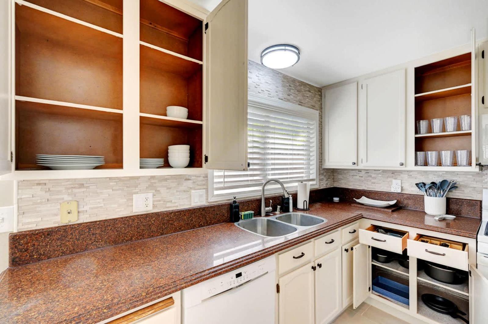 Bright Fun Spacious With Pool Holiday home *