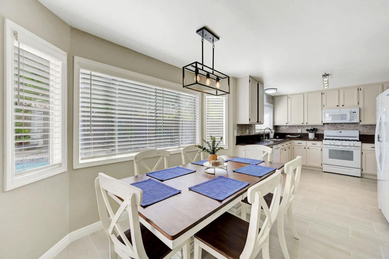 Bright Fun Spacious With Pool Las Vegas