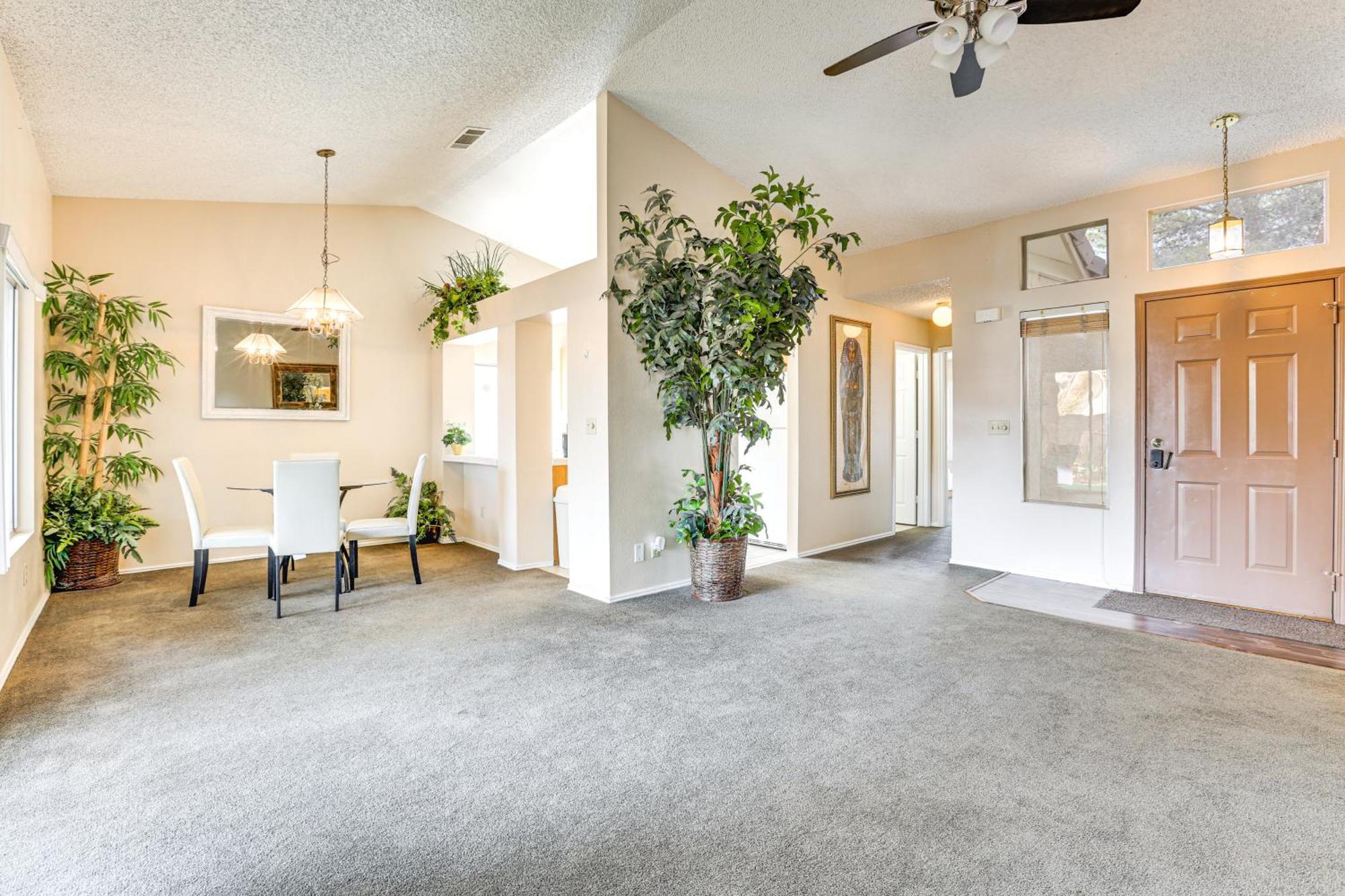 Furnished Patio, Fenced Yard In Green Valley Ferienhaus