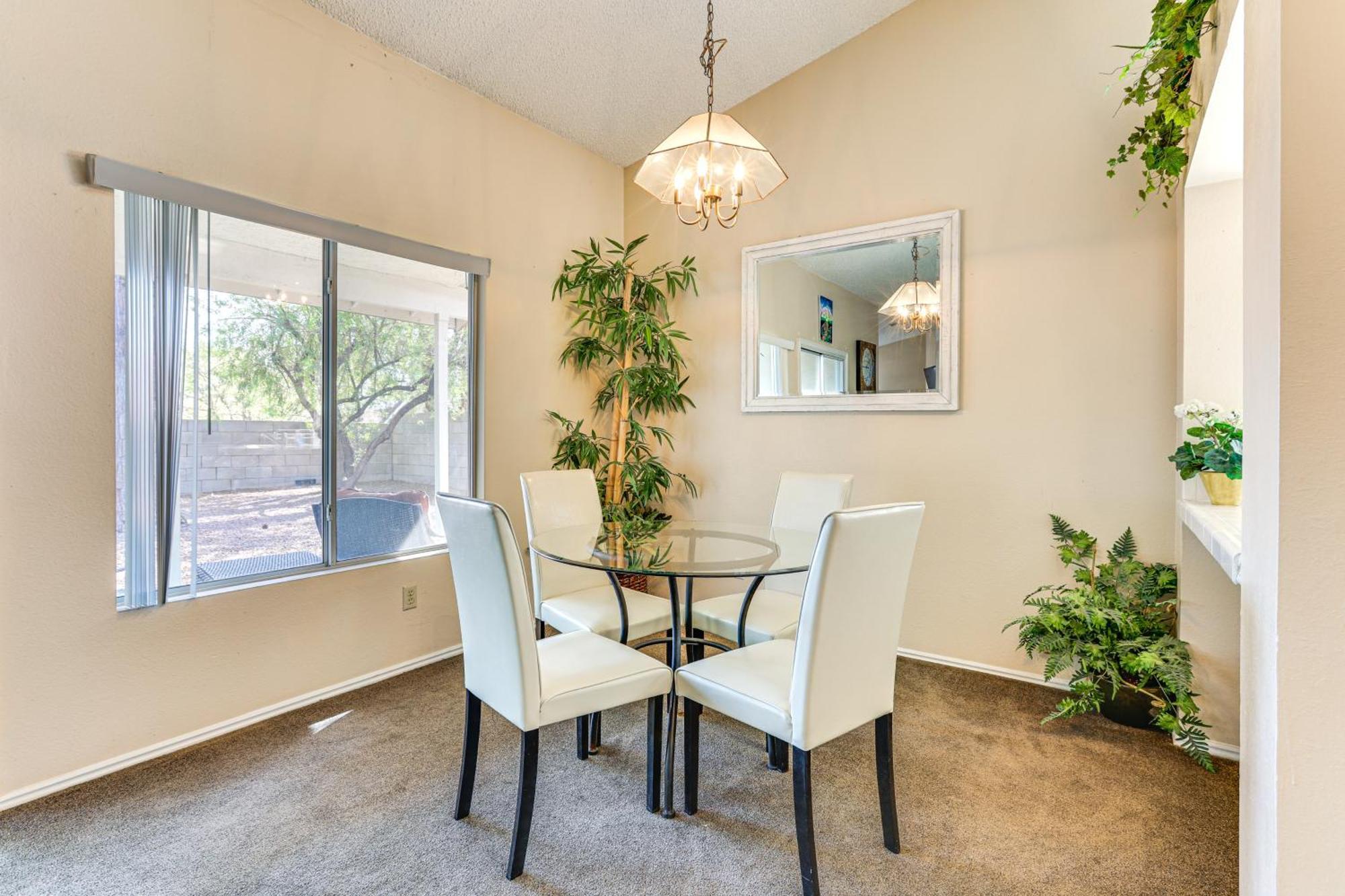 Furnished Patio, Fenced Yard In Green Valley Ferienhaus *