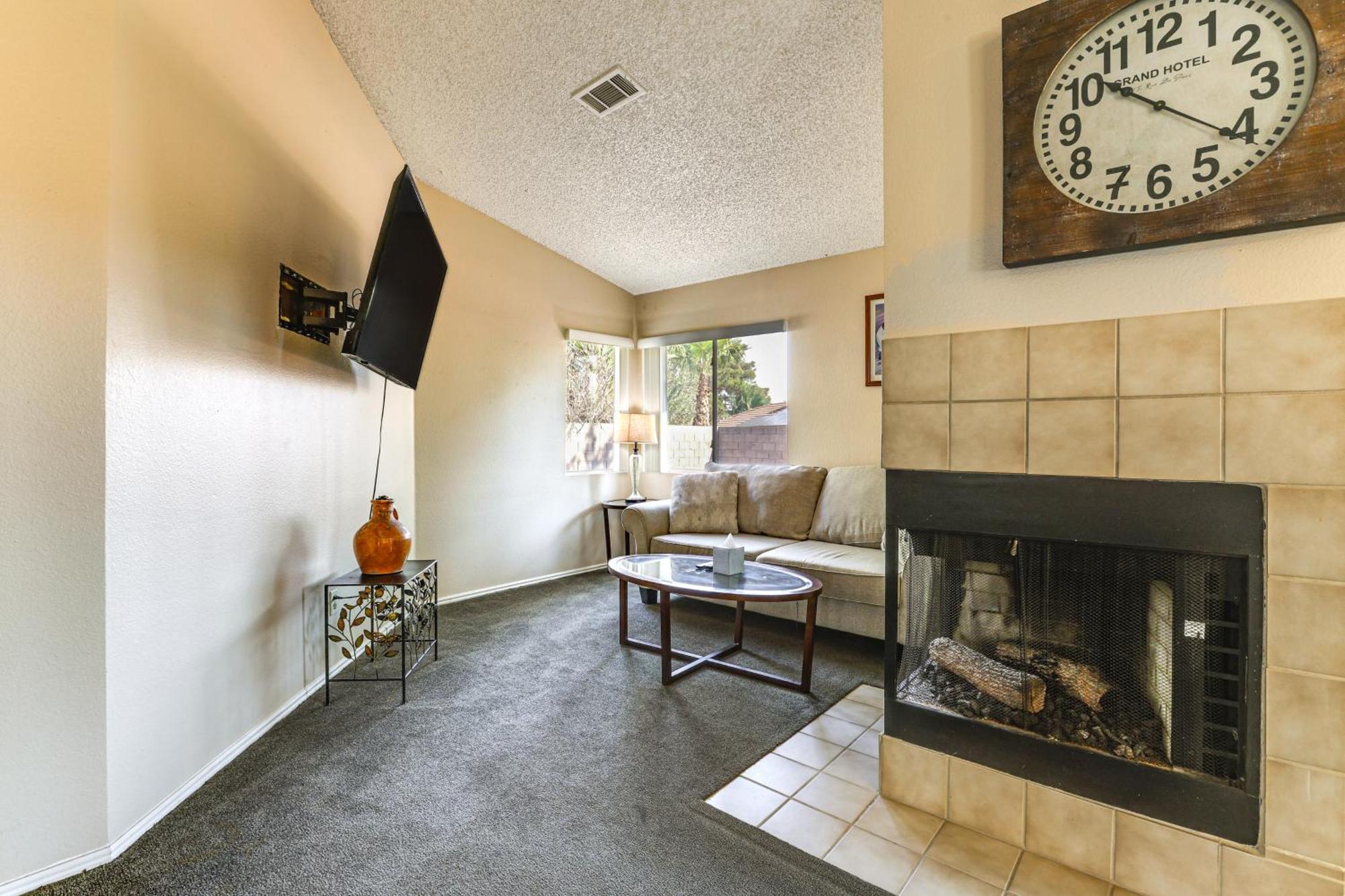 Furnished Patio, Fenced Yard In Green Valley Ferienhaus *