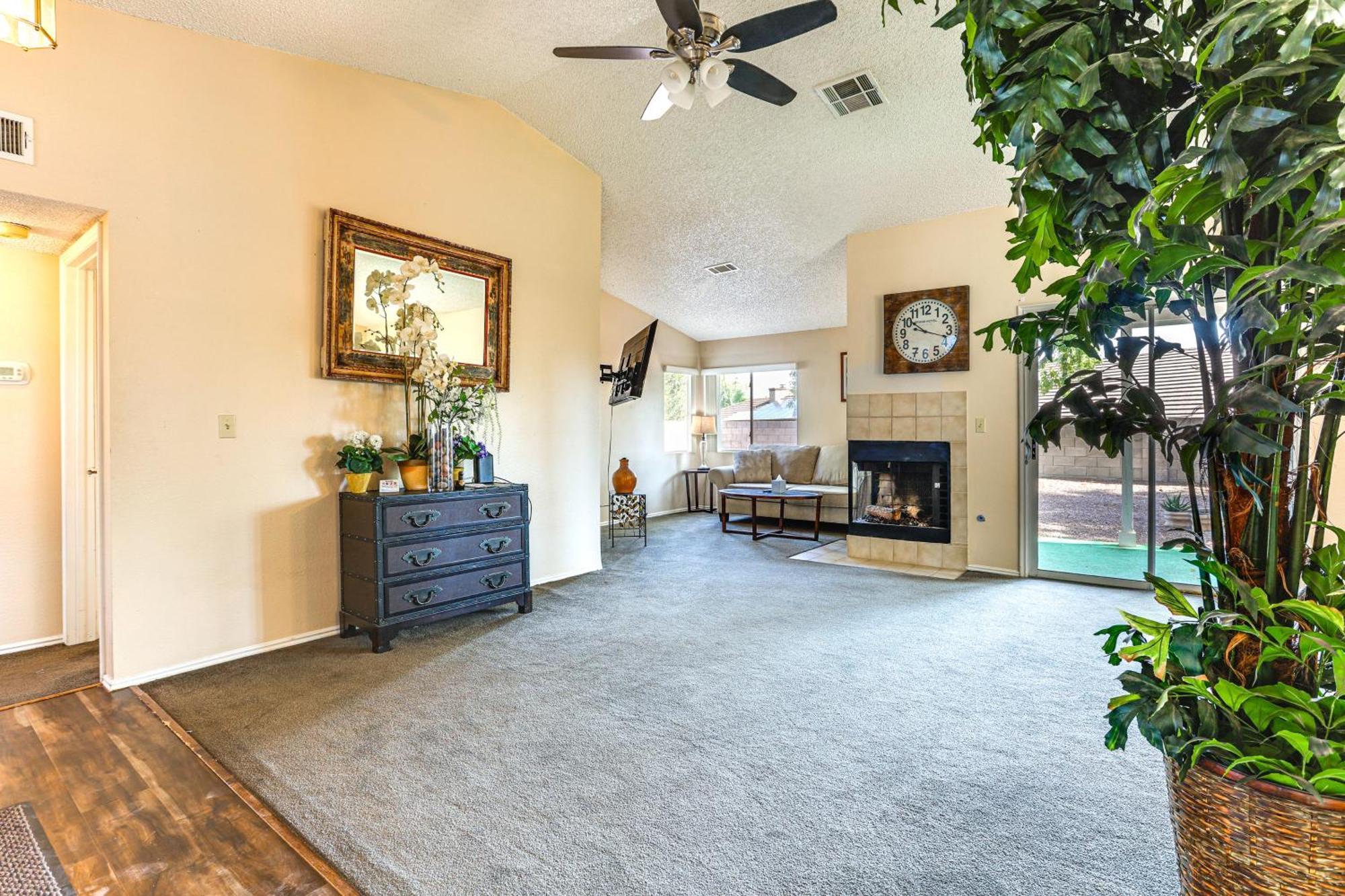 Furnished Patio, Fenced Yard In Green Valley Ferienhaus