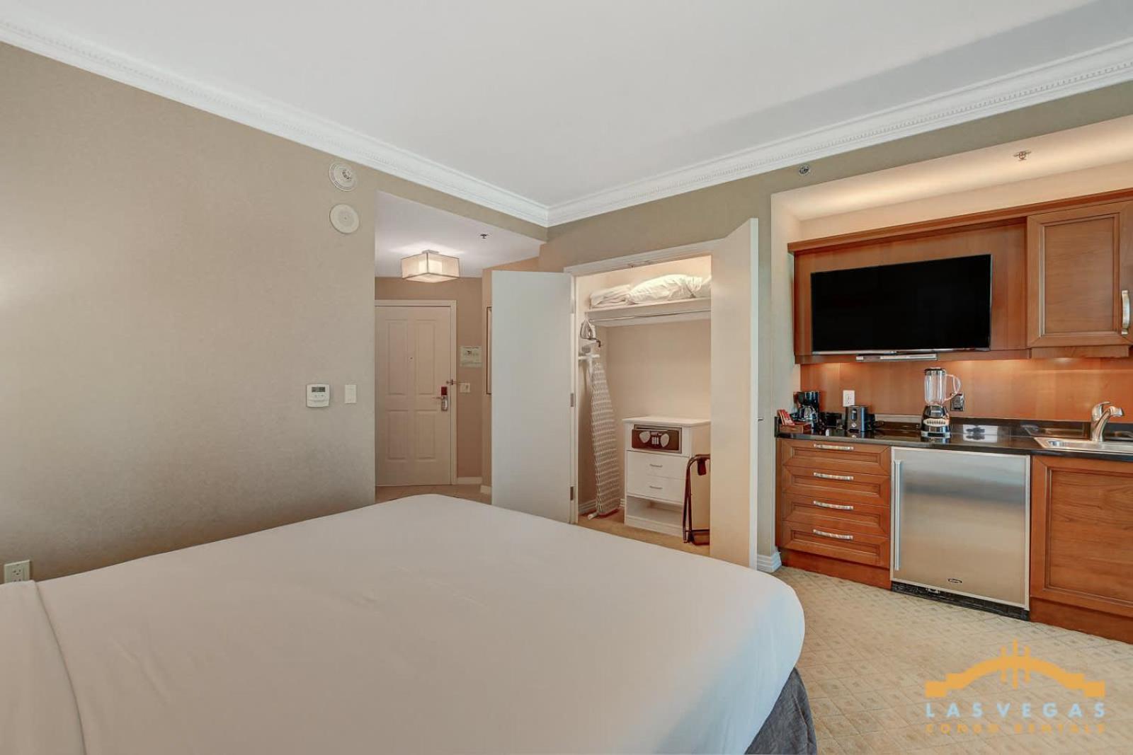 Mgm Signature-03-703 Strip View Jacuzzi *