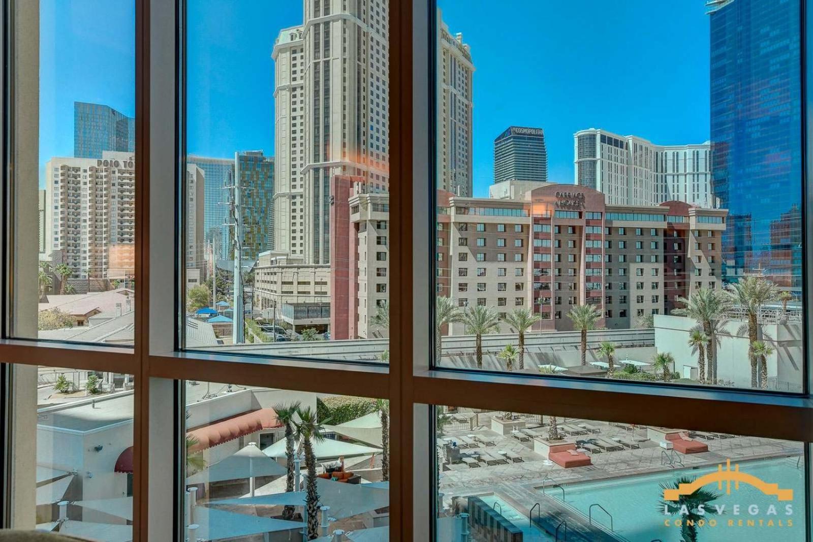 Mgm Signature-03-703 Strip View Jacuzzi