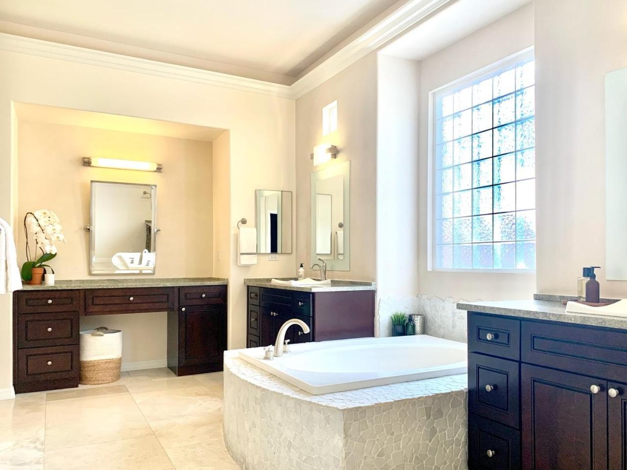 4Bedroom, Pool Single Story Luxury Las Vegas Home Holiday home *
