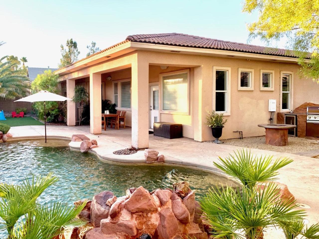 4Bedroom, Pool Single Story Luxury Las Vegas Home Holiday home *