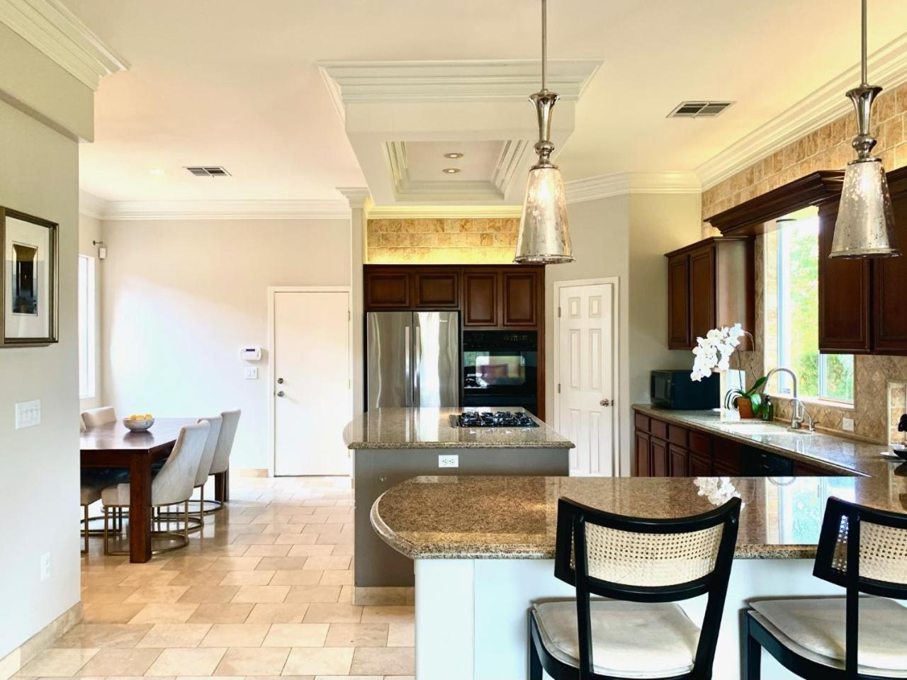 4Bedroom, Pool Single Story Luxury Las Vegas Home Holiday home