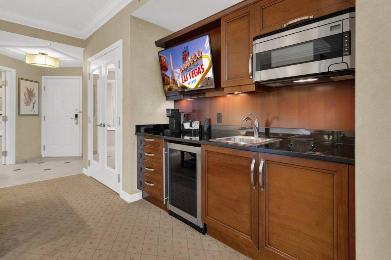 Apartment Luxury Mgm With Pool Gym And Jacuzzi Bathtub *