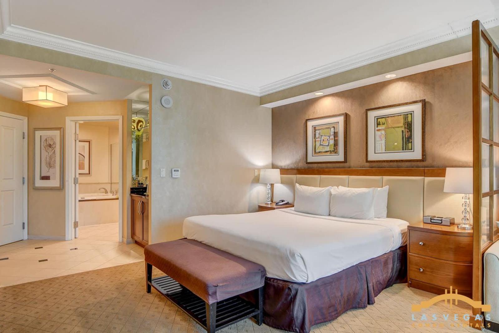 Mgm Signature-14-619 Strip View Jacuzzi