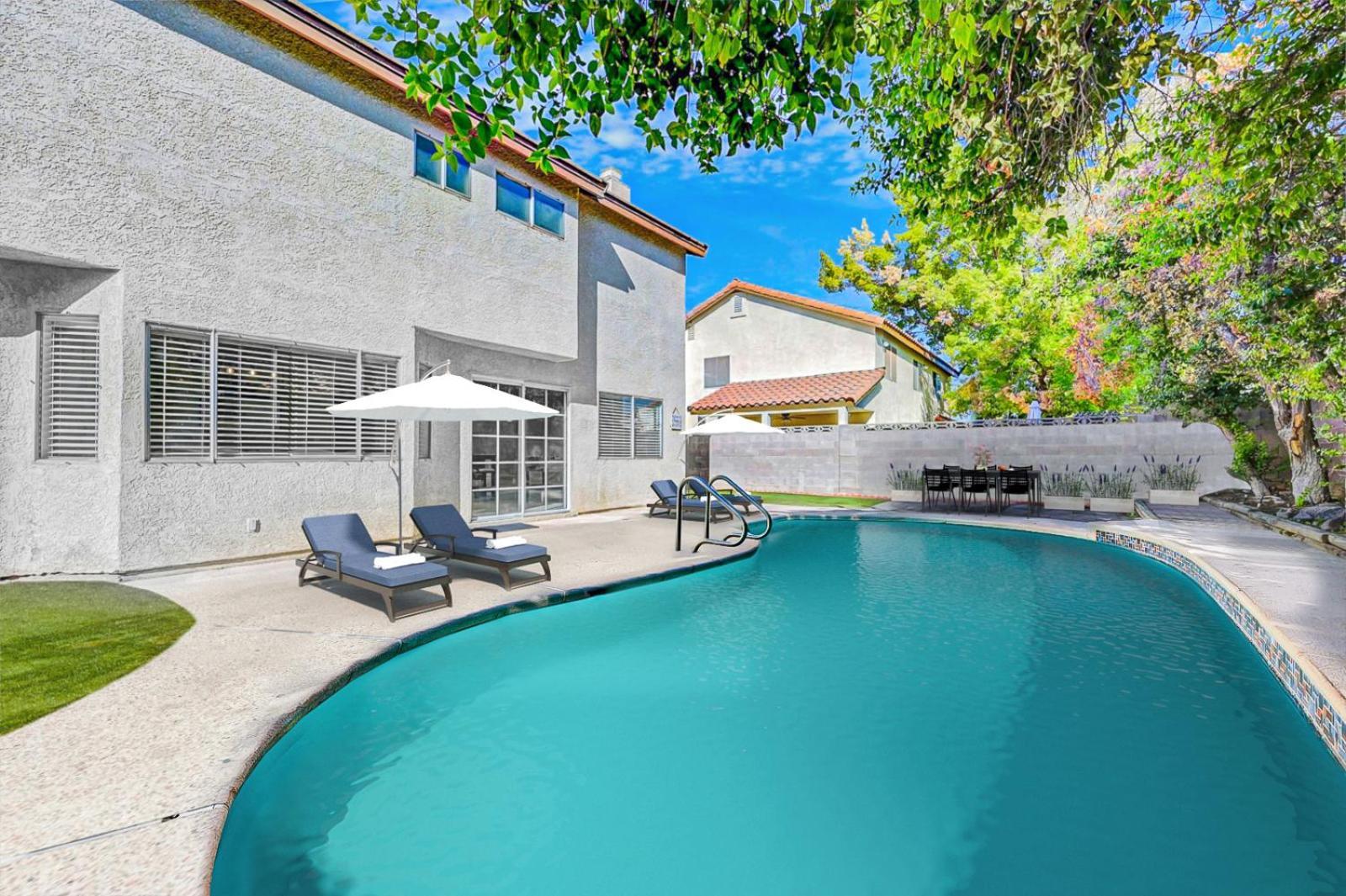 Bright Fun Spacious With Pool Las Vegas