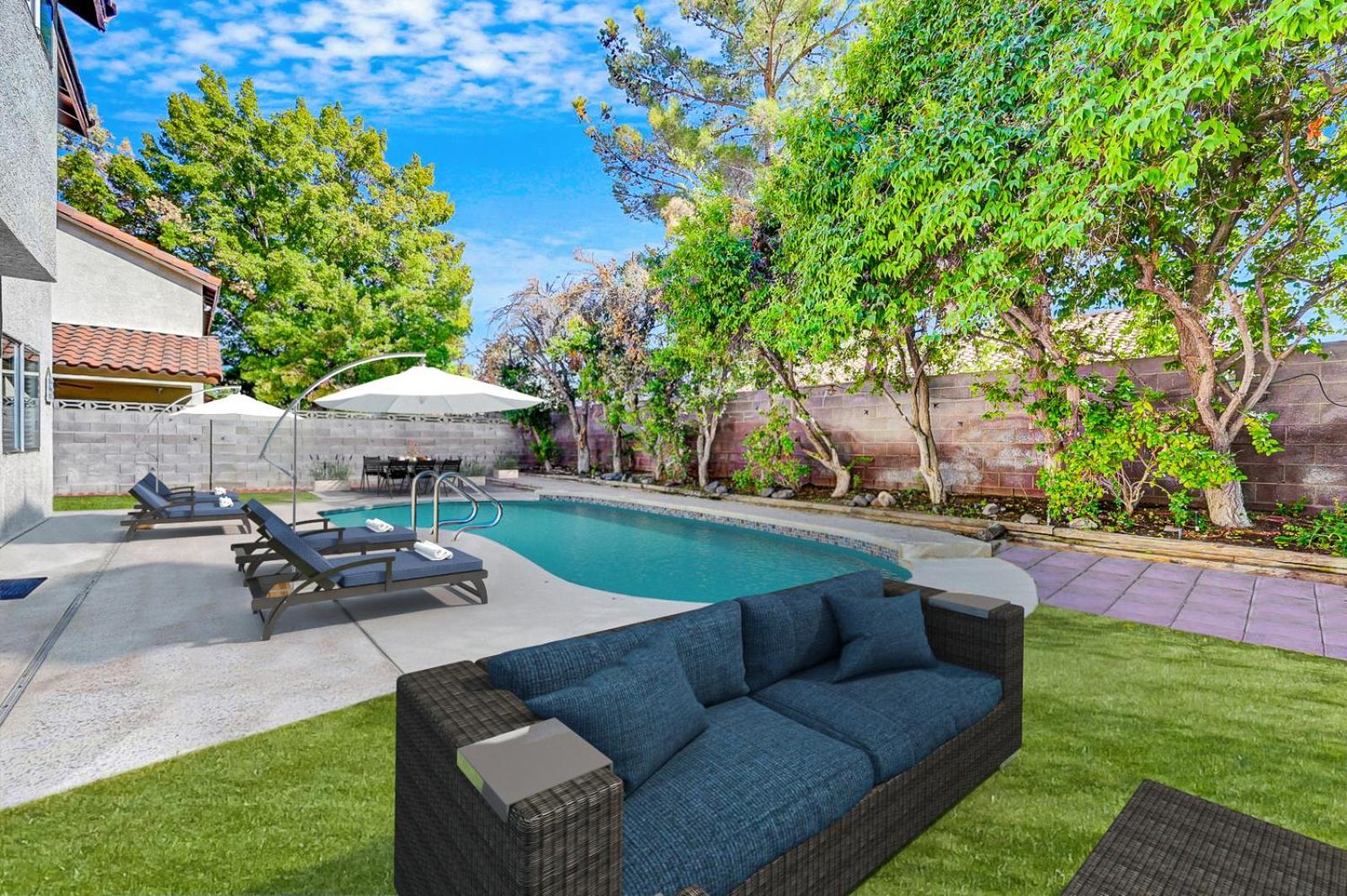 Bright Fun Spacious With Pool Holiday home Las Vegas