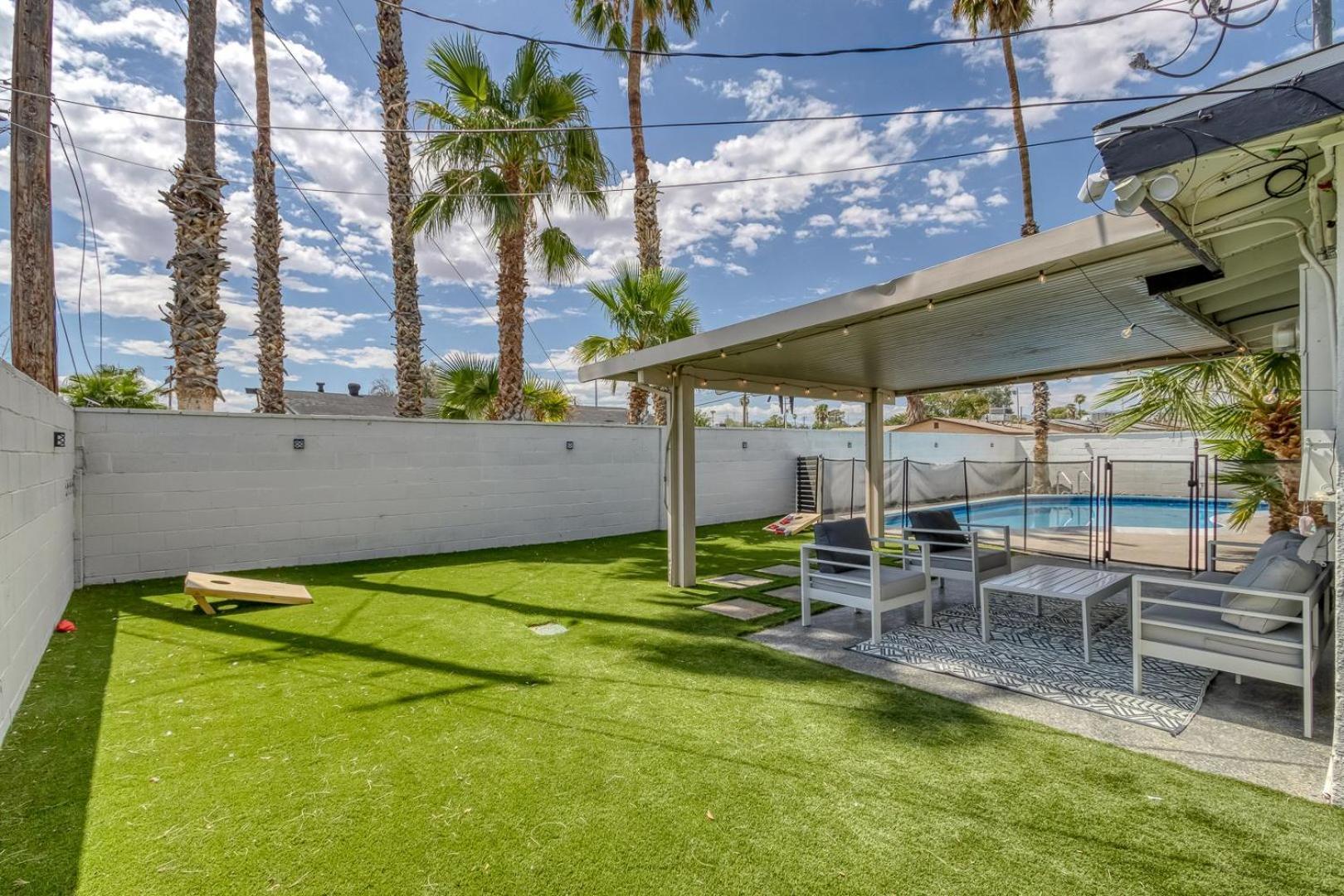 Getaway W Pool In Vegas 10 Mins To Strip Holiday home *