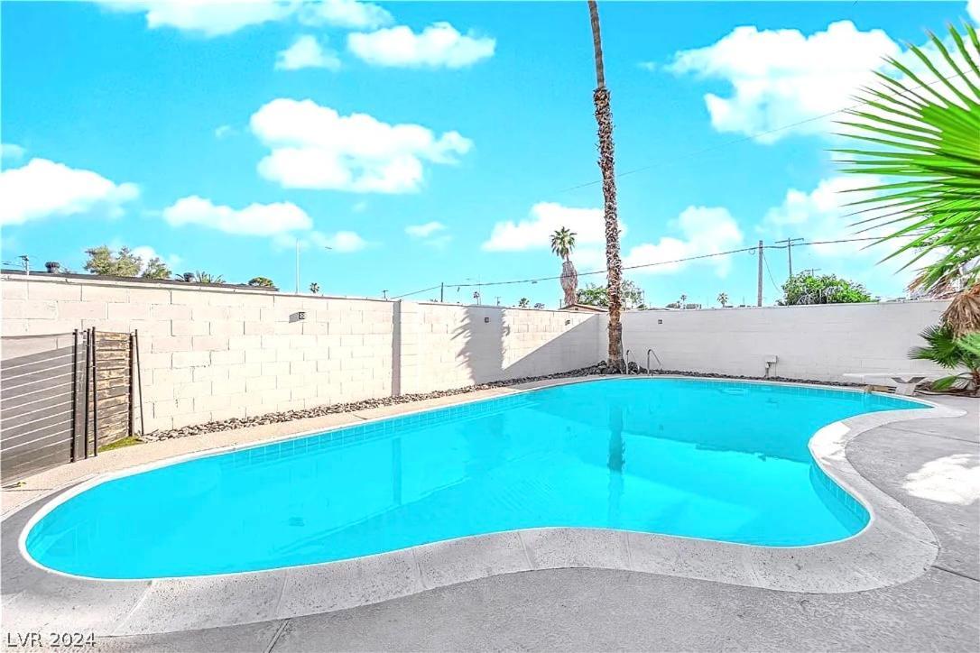 Holiday home Getaway W Pool In Vegas 10 Mins To Strip