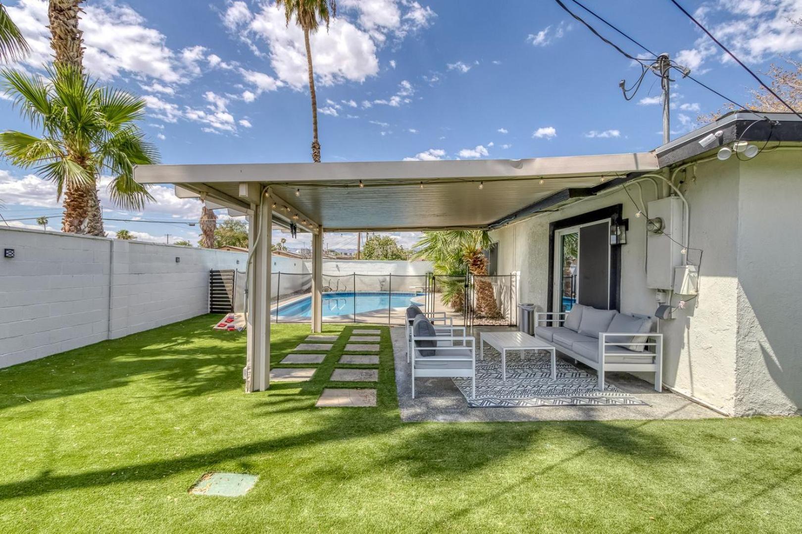 Getaway W Pool In Vegas 10 Mins To Strip Holiday home Las Vegas