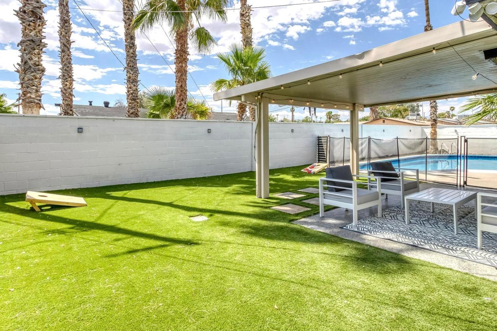 Getaway W Pool In Vegas 10 Mins To Strip Holiday home