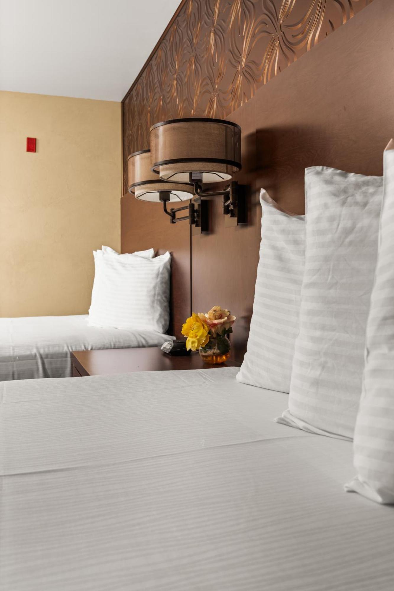Ellis Island Casino & Brewery Hotel