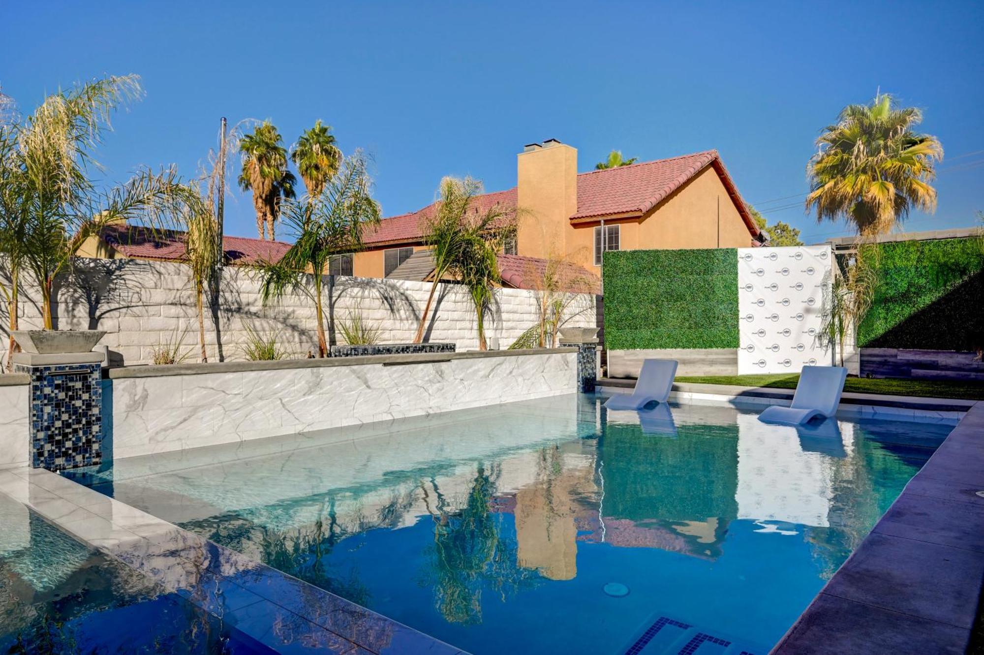 Plush Vegas Retreat 5 Min From Strip *