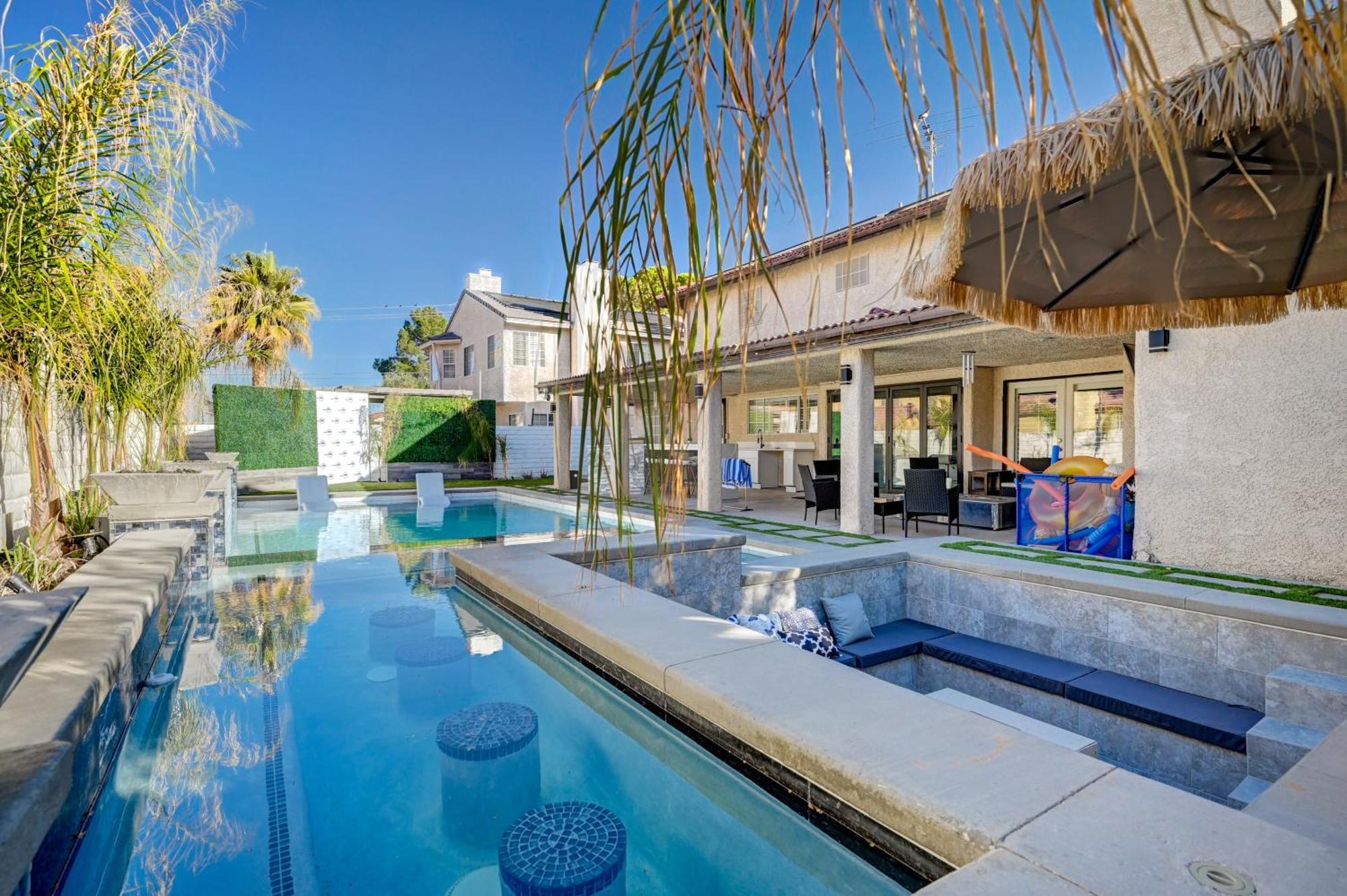 Plush Vegas Retreat 5 Min From Strip *