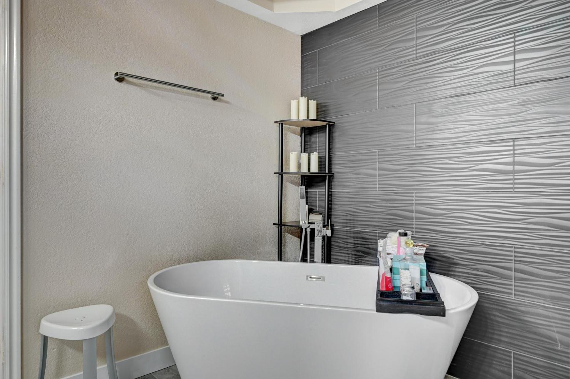 Plush Vegas Retreat 5 Min From Strip