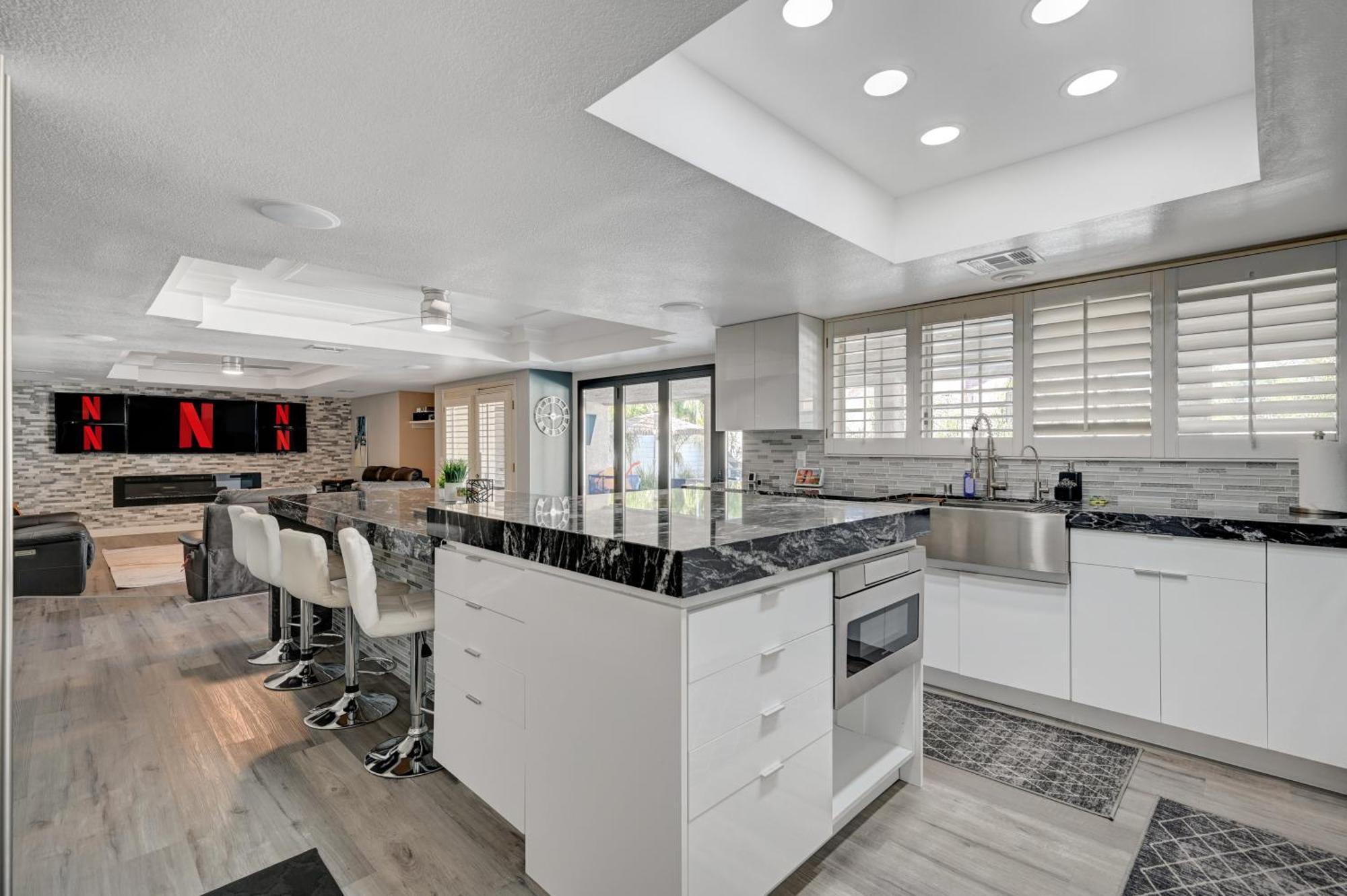 Villa Plush Vegas Retreat 5 Min From Strip *