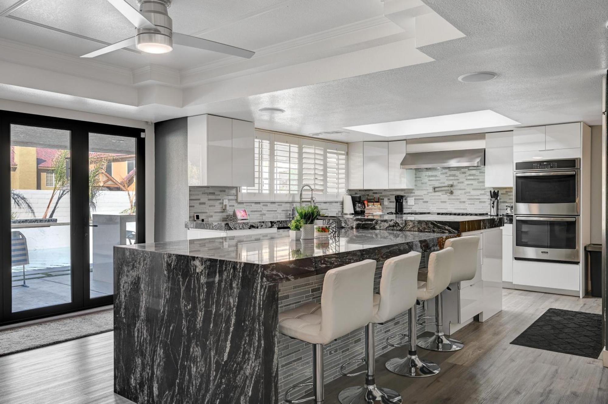 Villa Plush Vegas Retreat 5 Min From Strip Las Vegas