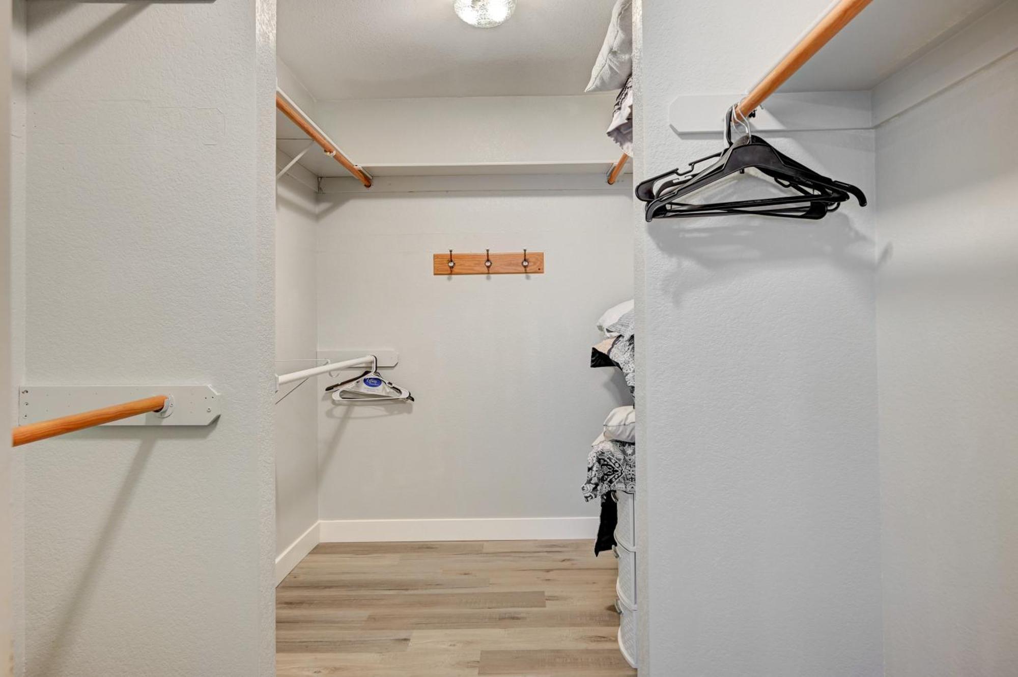 Plush Vegas Retreat 5 Min From Strip Villa *