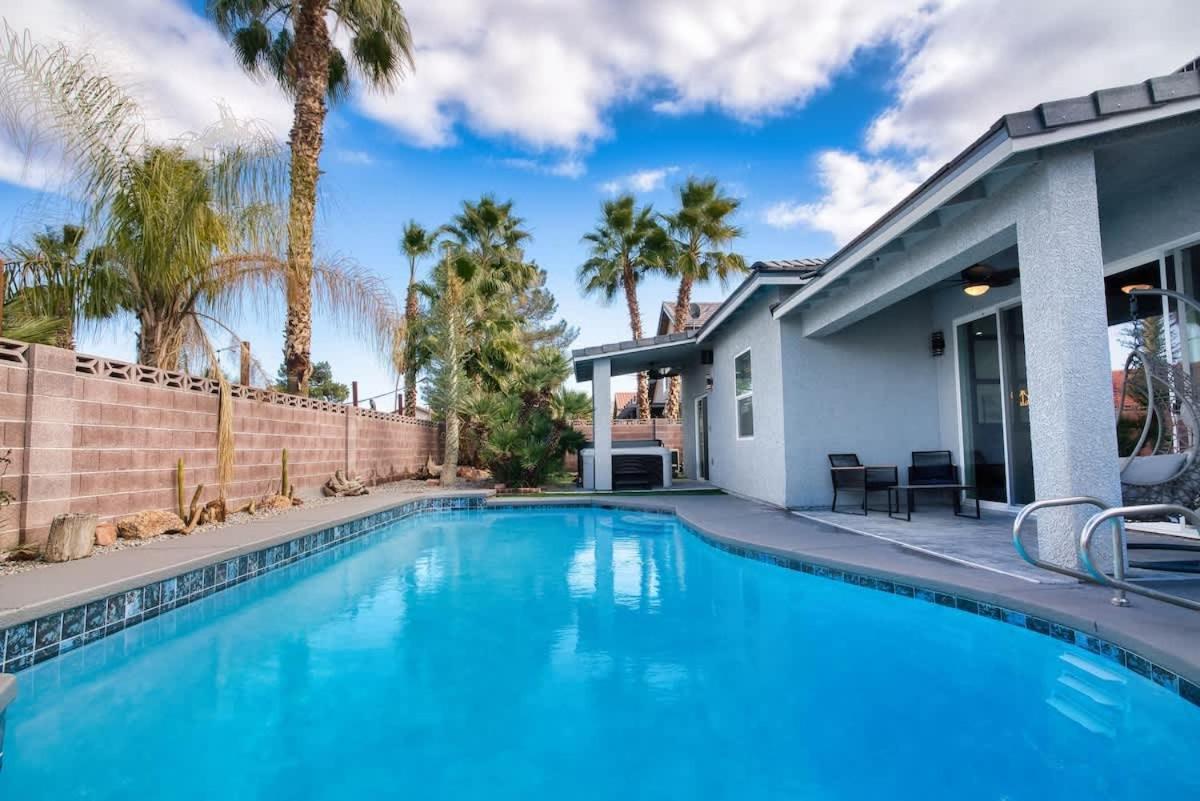 Holiday home Vegas Oasis Close 2 Strip! Private Hot Tub & Heated Pool *