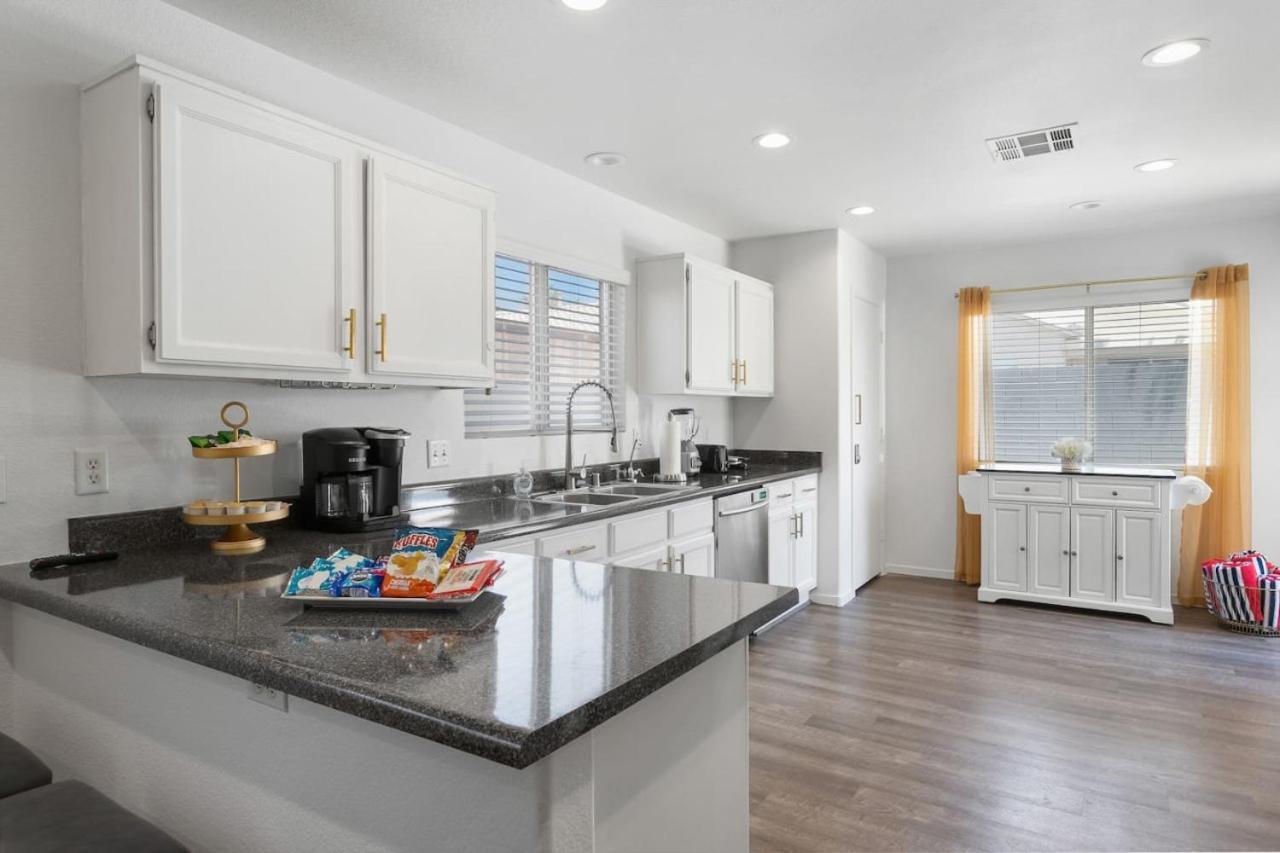 Modern 3br Quiet With Pool Las Vegas