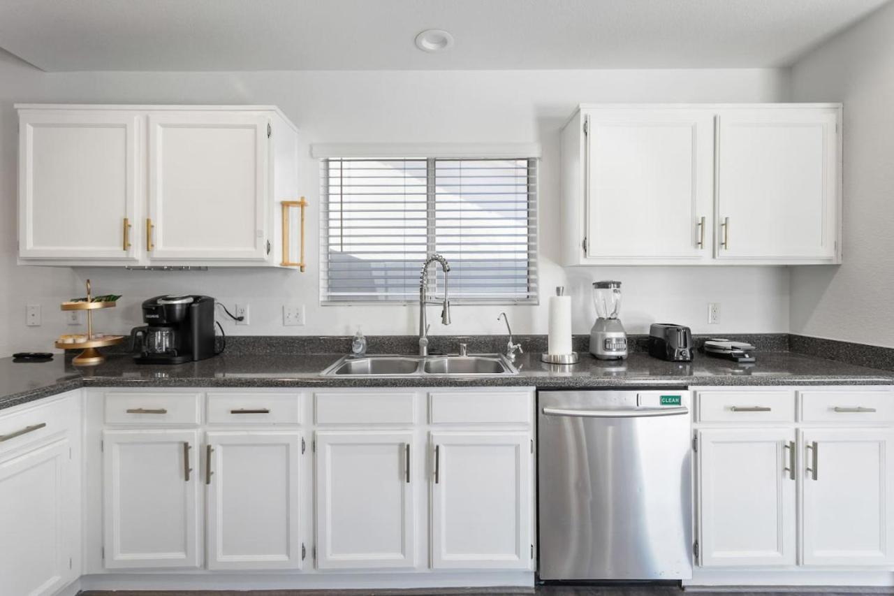 Modern 3br Quiet With Pool * Las Vegas