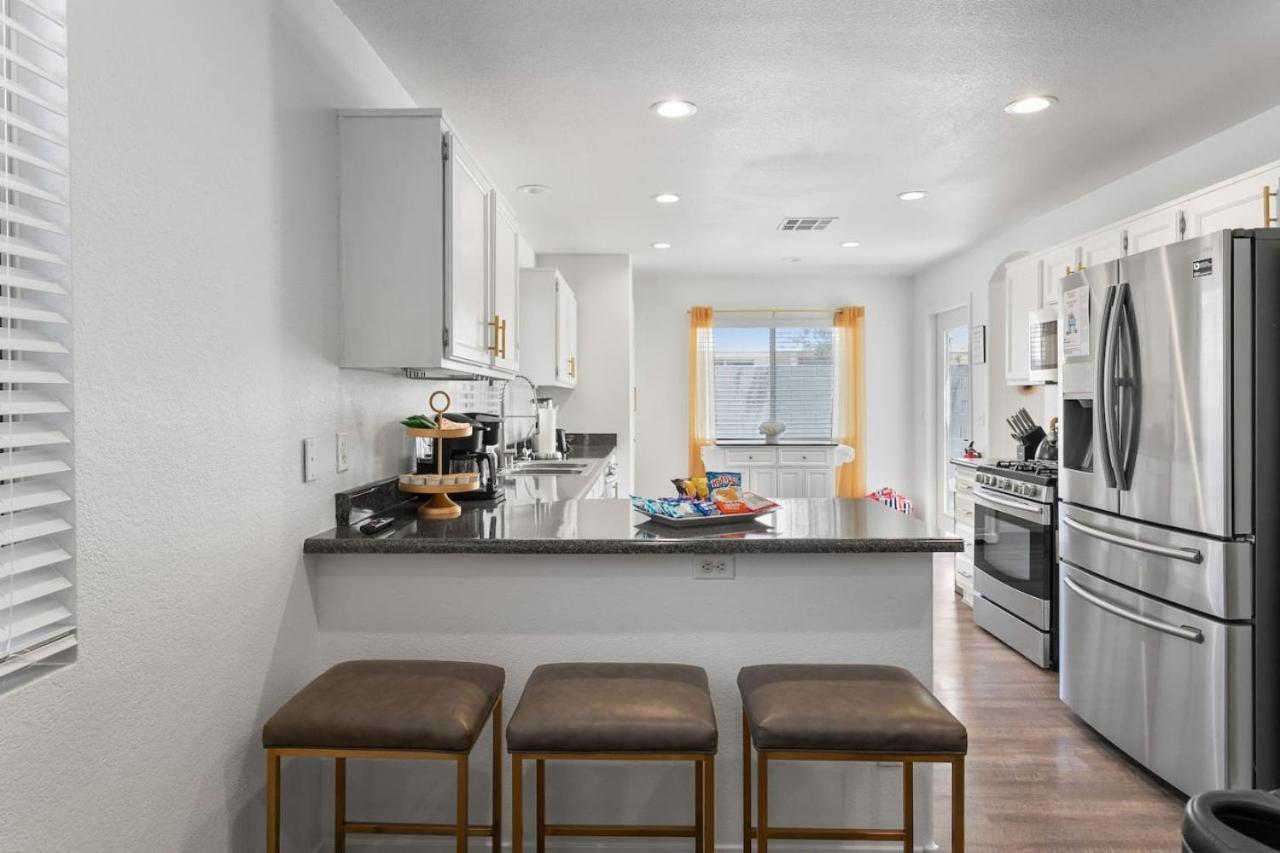 Modern 3br Quiet With Pool Las Vegas