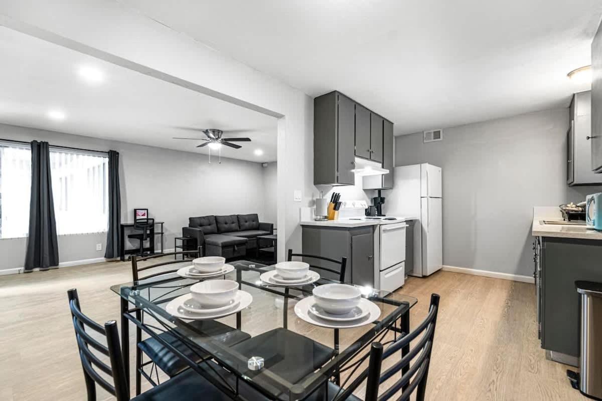 Charming Two Bedroom Sleeps 6! Close To Strip!