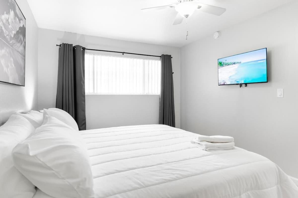 Charming Two Bedroom Sleeps 6! Close To Strip! Las Vegas